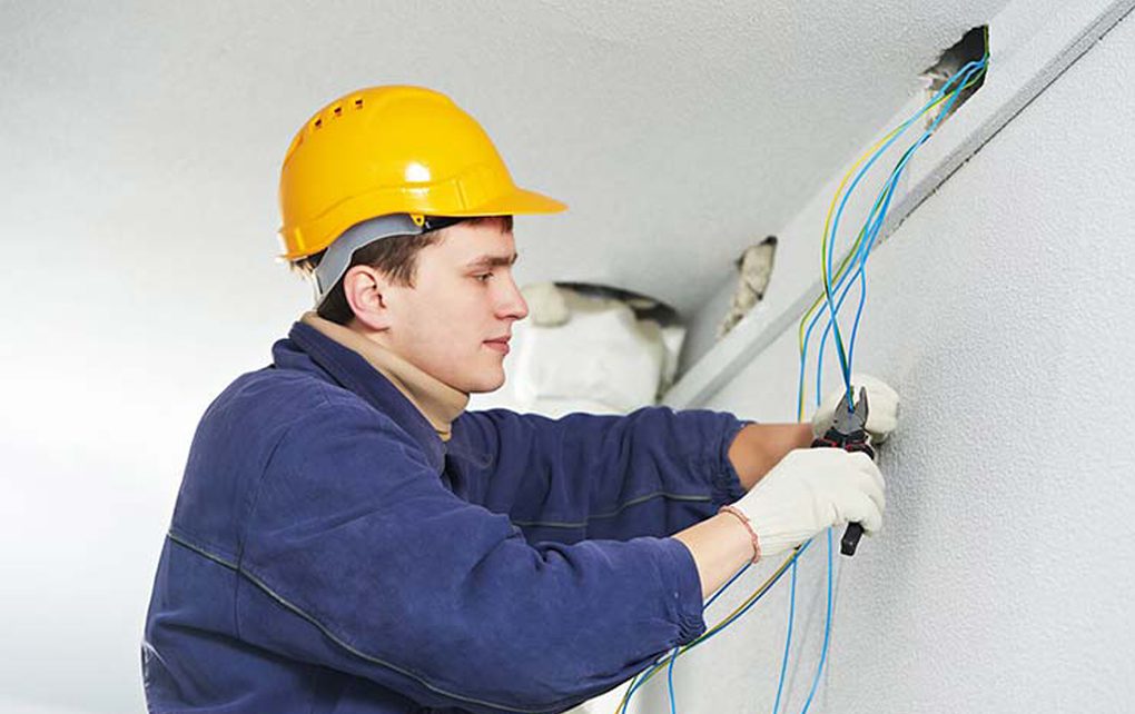 Safety tips in building electrification: برای پیشبرد یک پروژه ساختمانی و آماده کردن یک ساختمان برای استفاده‌های گوناگون لازم است که مراحل مختلفی را پشت سر بگذارد ..