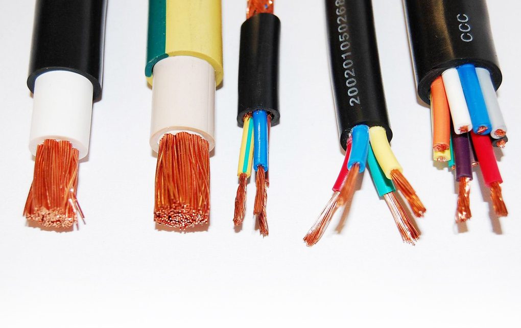 .Types of electrical cables (Cable) or the king wire is a set of one or more wires that are placed next to each other either in a closed form or in a braided form and covered by a protective layer