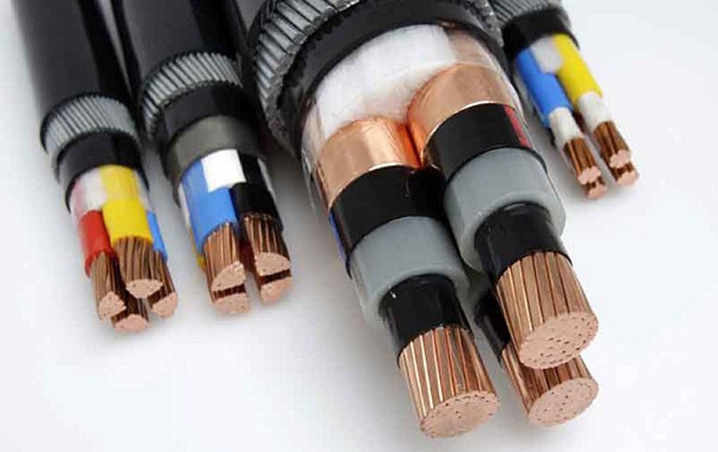 الكابلات ذات الجهد العالي أو الكابلات ذات الجهد العالي هي نوع من الكابلات المستخدمة لنقل الطاقة الكهربائية عند الفولتية العالية.. بناء هذه الكابلات وفقا للمستخدم..
